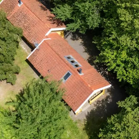Dom wakacyjny Cozy And Modern In The Woods *