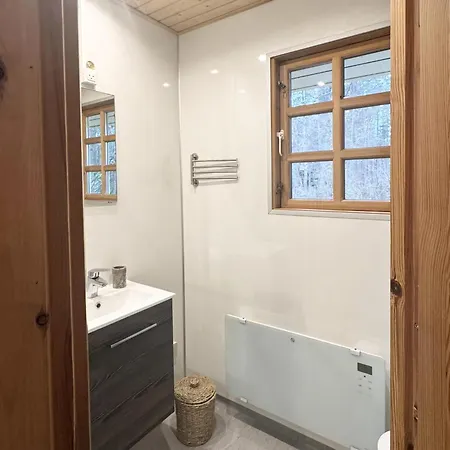 Hyggeligt Og Moderne Midt I Skoven Feriehus