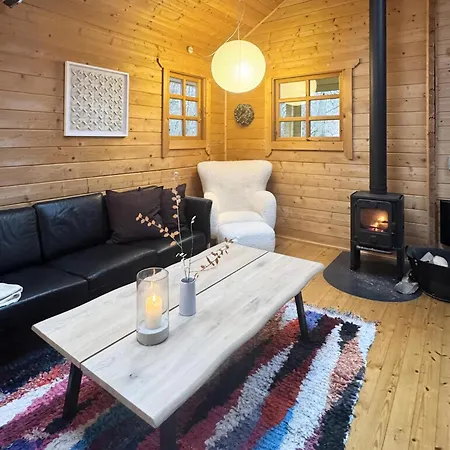 Modernt Och Mysigt Sommarhus I Skogen Semesterbostad Neksø
